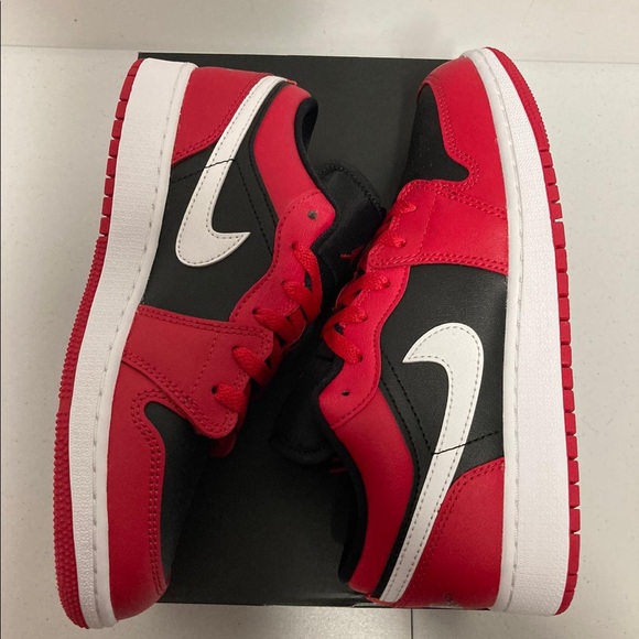 New jordan 1 low GS very berry white athletic shoe - Picture 8 of 11